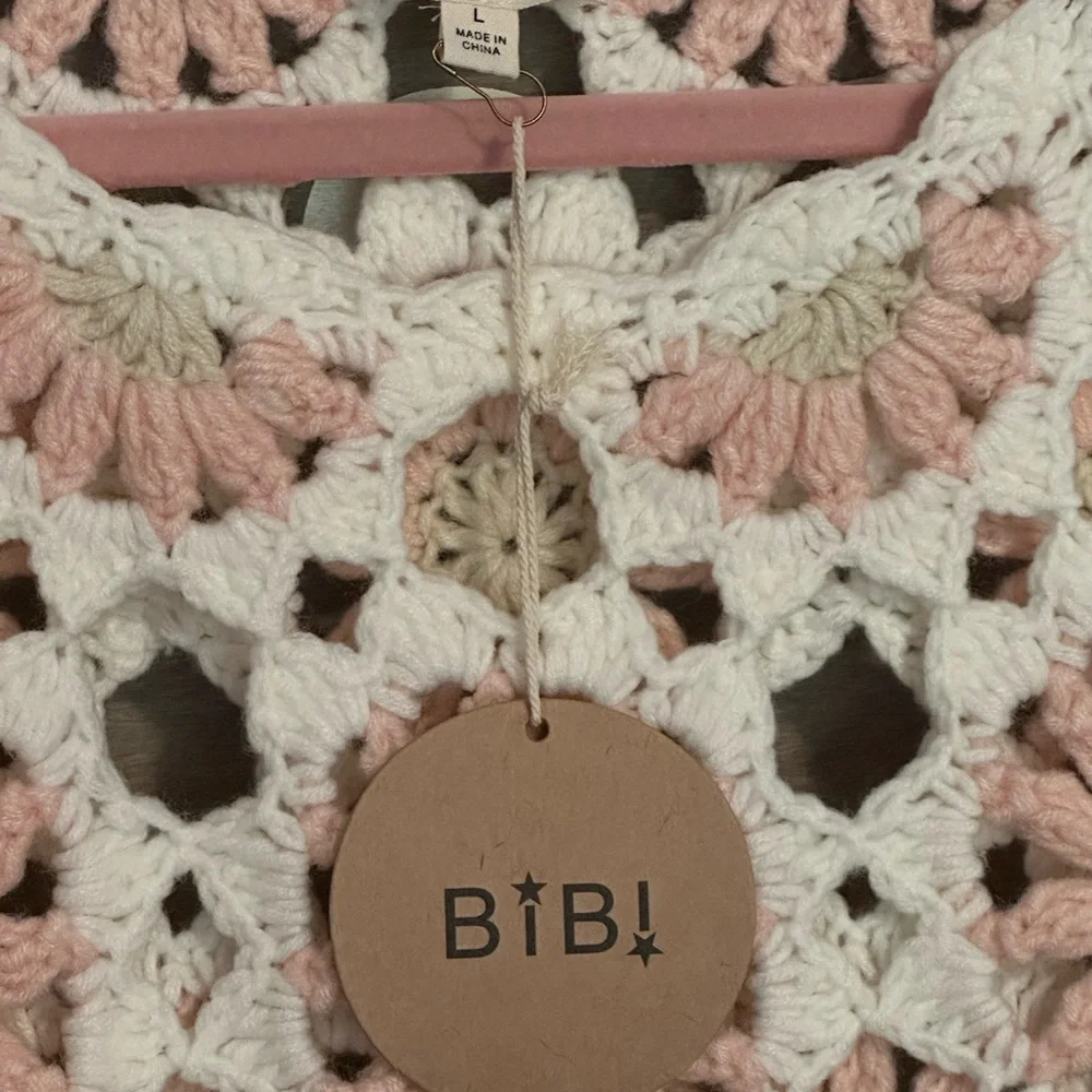 NWT BiBi Pink and White Crochet Floral Top! SZ Large - Picture 2 of 7